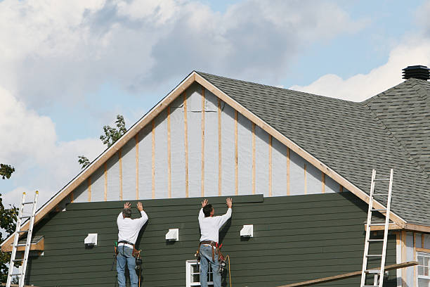 Professional Siding technician working in Smyrna, SC